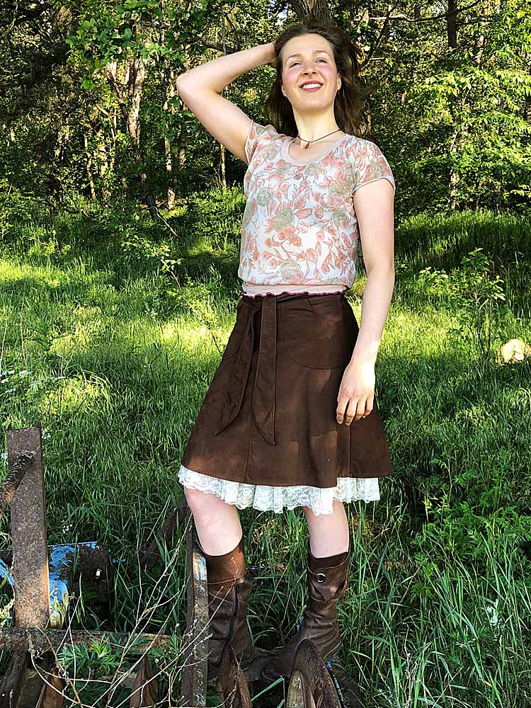 dunkelbrauner Lederrock Wickelrock mit Spitzenunterrock